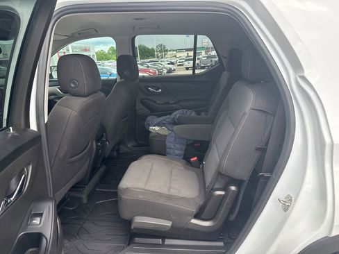Used 2021 Chevrolet Traverse LT FWD image 11
