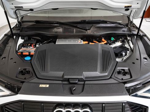 Used 2021 Audi e-tron Premium w/ Convenience Plus Package AWD/4WD image 45