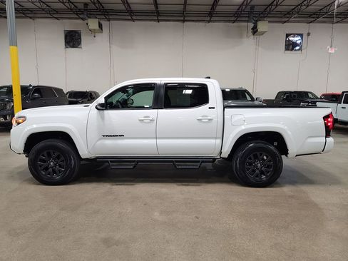 Used 2023 Toyota Tacoma SR5 w/ Technology Package image 7
