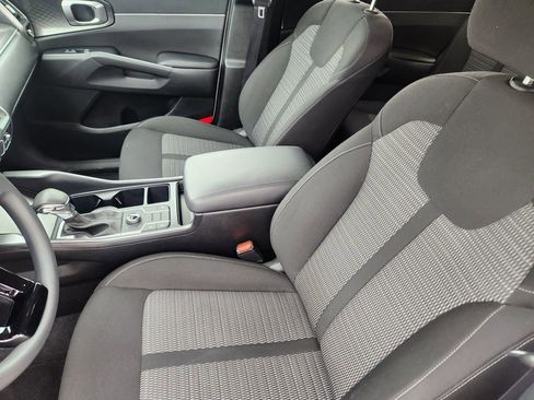 Used 2022 Kia Sorento LX image 9