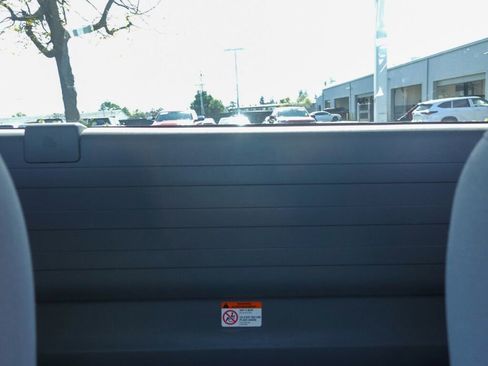 Used 2015 Toyota Tacoma Base image 17