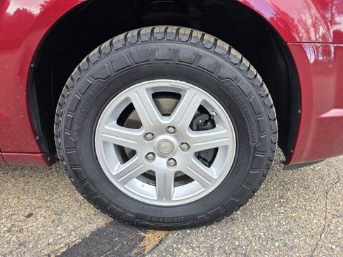 Used 2010 Chrysler Town & Country Touring Plus w/ Safetytec Group FWD image 41