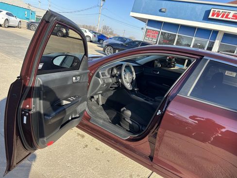 Used 2020 Kia Optima LX image 10