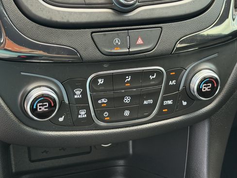Used 2023 Chevrolet Equinox RS w/ LPO, Floor Liner Package FWD image 16