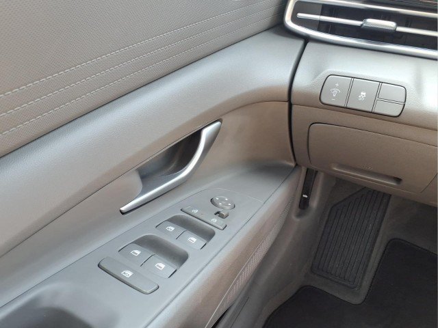 Used 2024 Hyundai Elantra SEL FWD image 24