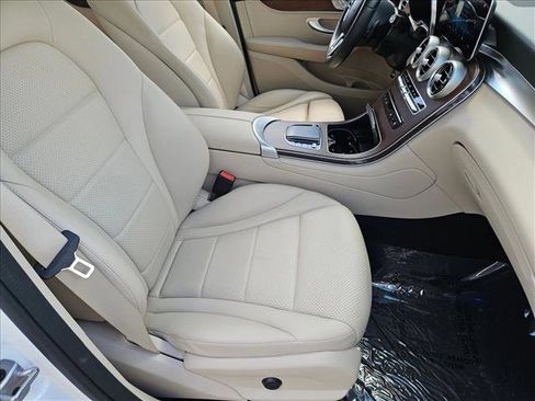 Used 2022 Mercedes-Benz GLC 300 image 19