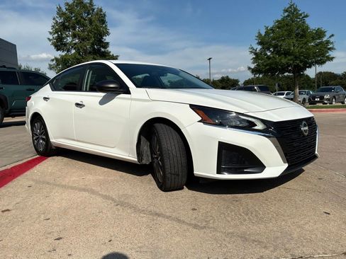 Used 2025 Nissan Altima 2.5 SV FWD image 4