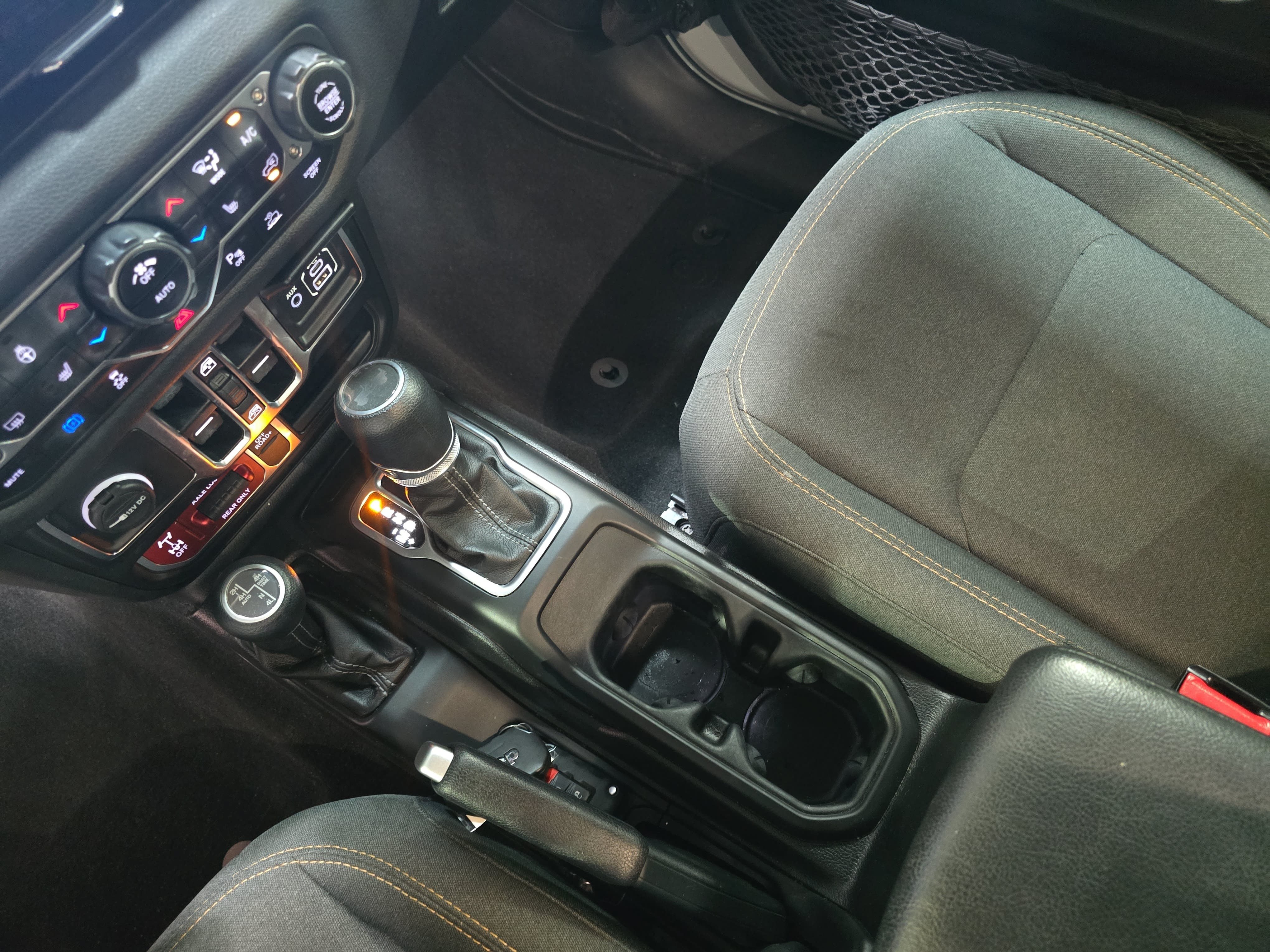 Used 2024 Jeep Wrangler Unlimited AWD/4WD image 22