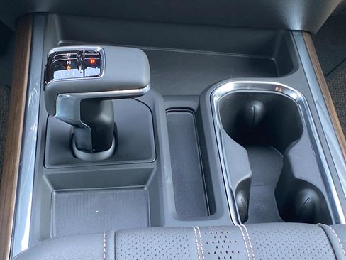 New 2026 Chevrolet Silverado 1500 High Country w/ Technology Package AWD/4WD image 14