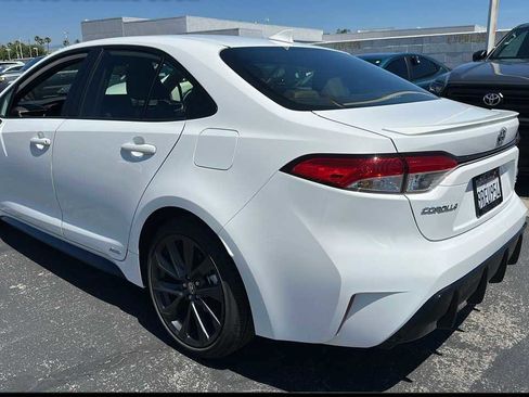 Used 2025 Toyota Corolla SE w/ Convenience Package AWD/4WD image 5