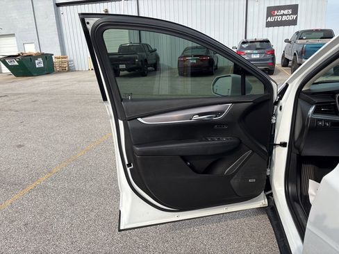 Used 2018 Cadillac XT5 Luxury w/ Driver Awareness Package image 31