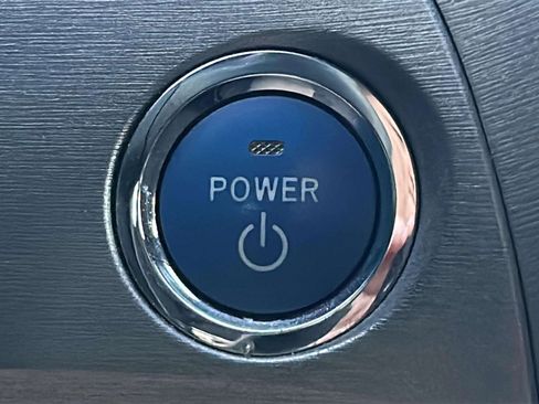 Used 2015 Toyota Prius Three image 34