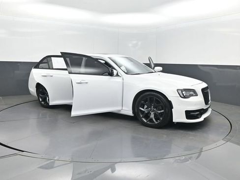 Used 2022 Chrysler 300 S RWD image 32