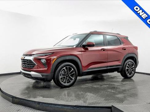 Used 2025 Chevrolet TrailBlazer LT image 2