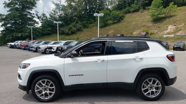Used 2025 Jeep Compass Limited AWD/4WD image 7