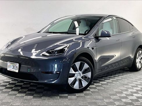 Used 2023 Tesla Model Y Long Range AWD/4WD image 1