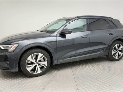 Certified 2024 Audi Q8 e-tron Premium image 6