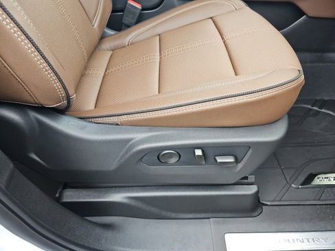 New 2026 Chevrolet Suburban High Country image 32