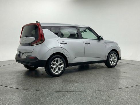 Used 2025 Kia Soul LX w/ LX Technology Package FWD image 6