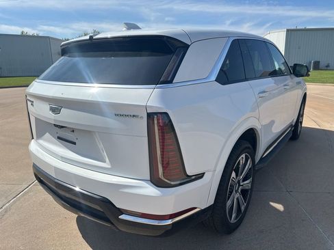 Used 2025 Cadillac Escalade IQ Luxury 2 w/ LPO, Premium Carpet Package AWD/4WD image 5