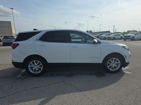 Used 2023 Chevrolet Equinox LT FWD image 2