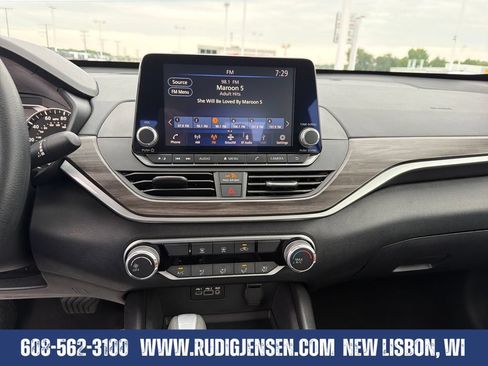 Used 2025 Nissan Altima 2.5 SV FWD image 17