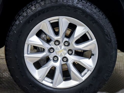Used 2023 Chevrolet Silverado 1500 Custom AWD/4WD image 24