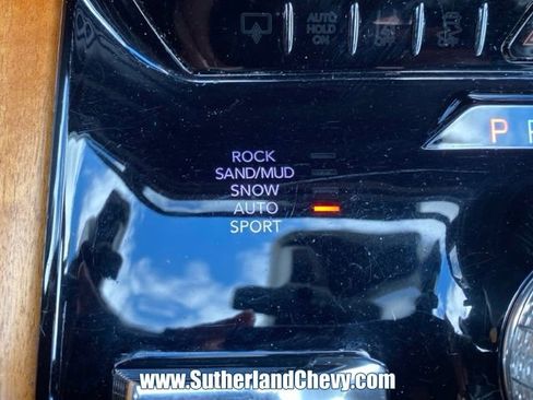 Used 2022 Jeep Grand Wagoneer Series III w/ Rear Seat Video Group 1 image 38