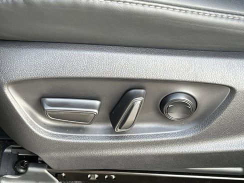 Used 2025 Toyota Crown Signia Limited image 18