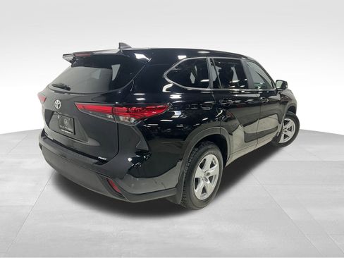 Used 2023 Toyota Highlander L image 11