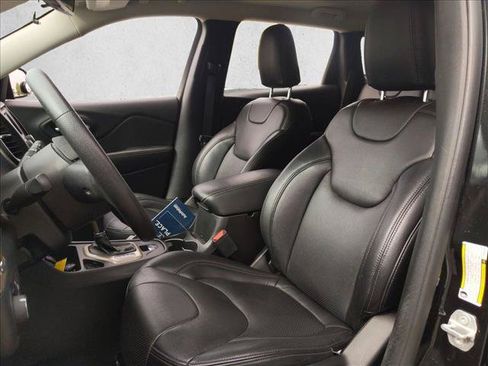 Used 2016 Jeep Cherokee Sport FWD image 15