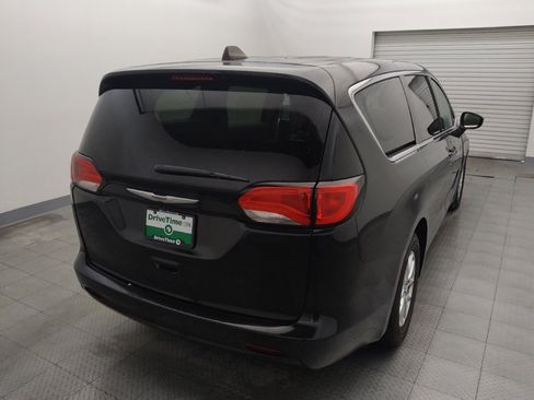 Used 2023 Chrysler Voyager LX FWD image 7