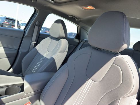 Used 2024 Hyundai Elantra SEL w/ Convenience Package image 26