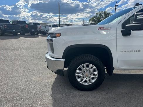 Used 2021 Chevrolet Silverado 2500 LT w/ Z71 Off-Road Package AWD/4WD image 5
