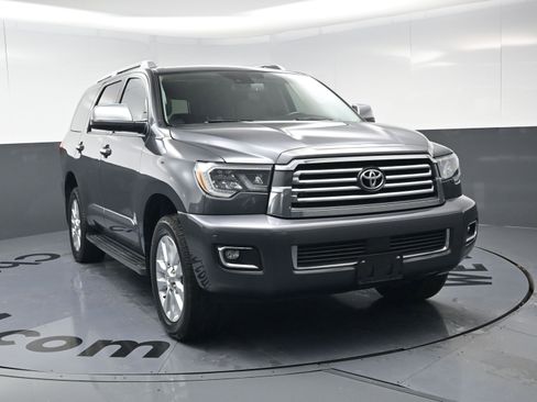 Used 2020 Toyota Sequoia Platinum image 3