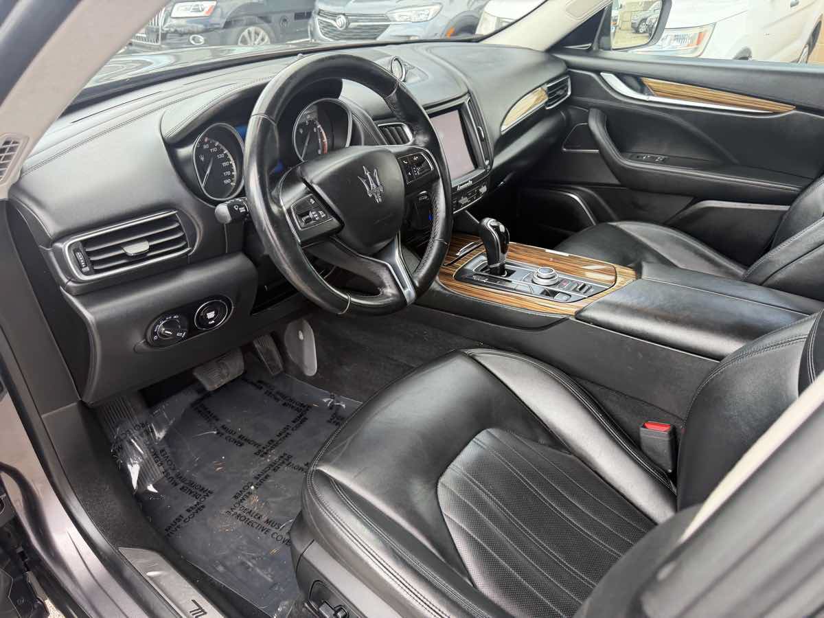 Used 2017 Maserati Levante w/ Luxury Package AWD/4WD image 11