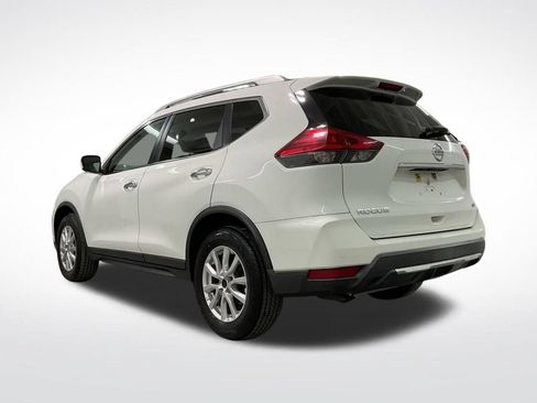 Used 2017 Nissan Rogue SV FWD image 2