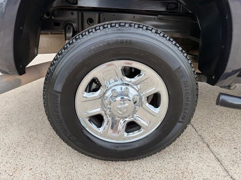 Used 2017 RAM 2500 SLT w/ Luxury Group AWD/4WD image 16