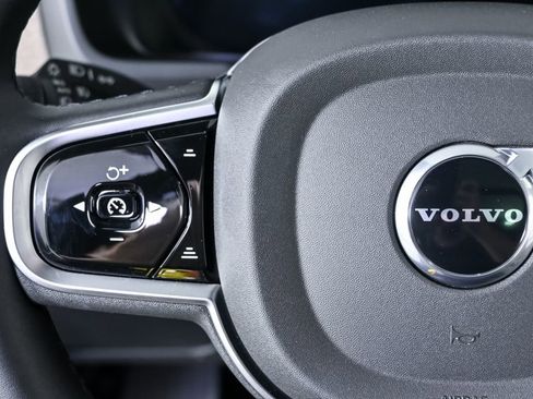 Certified 2025 Volvo XC90 B5 Core w/ Climate Package AWD/4WD image 11
