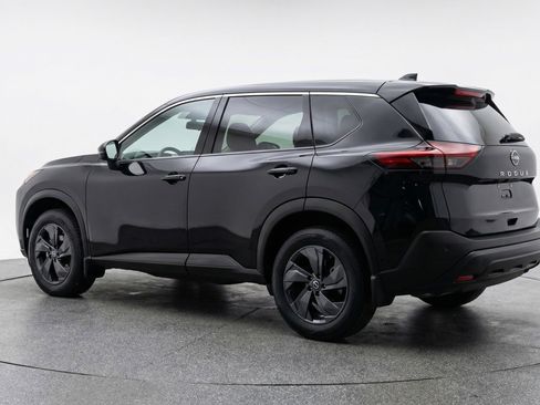 Used 2025 Nissan Rogue SV AWD/4WD image 6