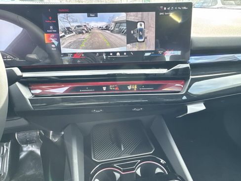 New 2026 BMW 550e xDrive w/ Premium Package image 27