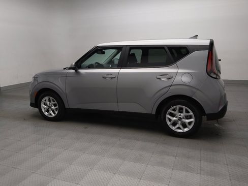Used 2025 Kia Soul LX image 3