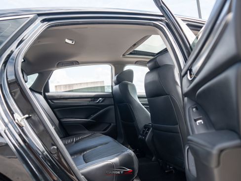 Used 2018 Honda Accord Touring image 19