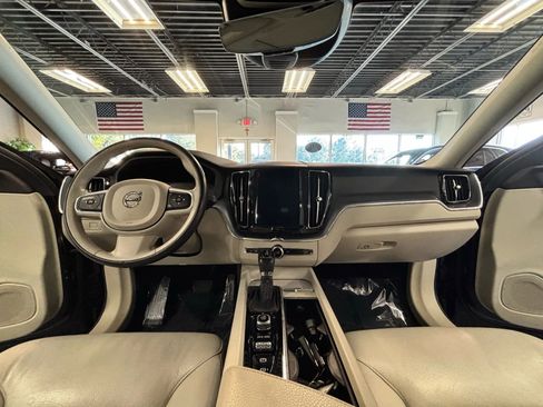 Used 2019 Volvo XC60 T5 Momentum w/ Premium Package image 24