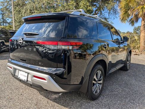 New 2025 Nissan Pathfinder SL w/ Black Appearance Package image 4