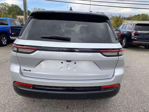 Certified 2024 Jeep Grand Cherokee Altitude image 4