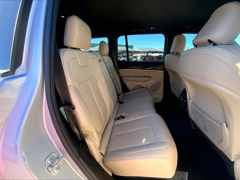 Used 2023 Jeep Grand Cherokee Limited image 18