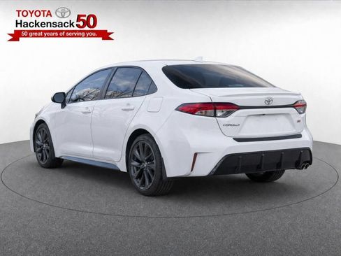 Used 2024 Toyota Corolla SE FWD image 3