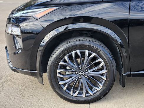 Used 2025 Nissan Rogue Platinum image 8