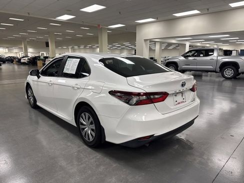 Used 2022 Toyota Camry LE image 5